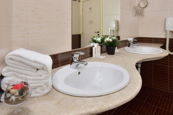 rh-148-large877F26C8-3E75-18A6-0B8A-7EBB2B7ECF8A.jpg